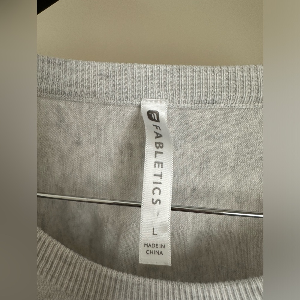 Women’s Fabletics Top - Picture 3 of 4